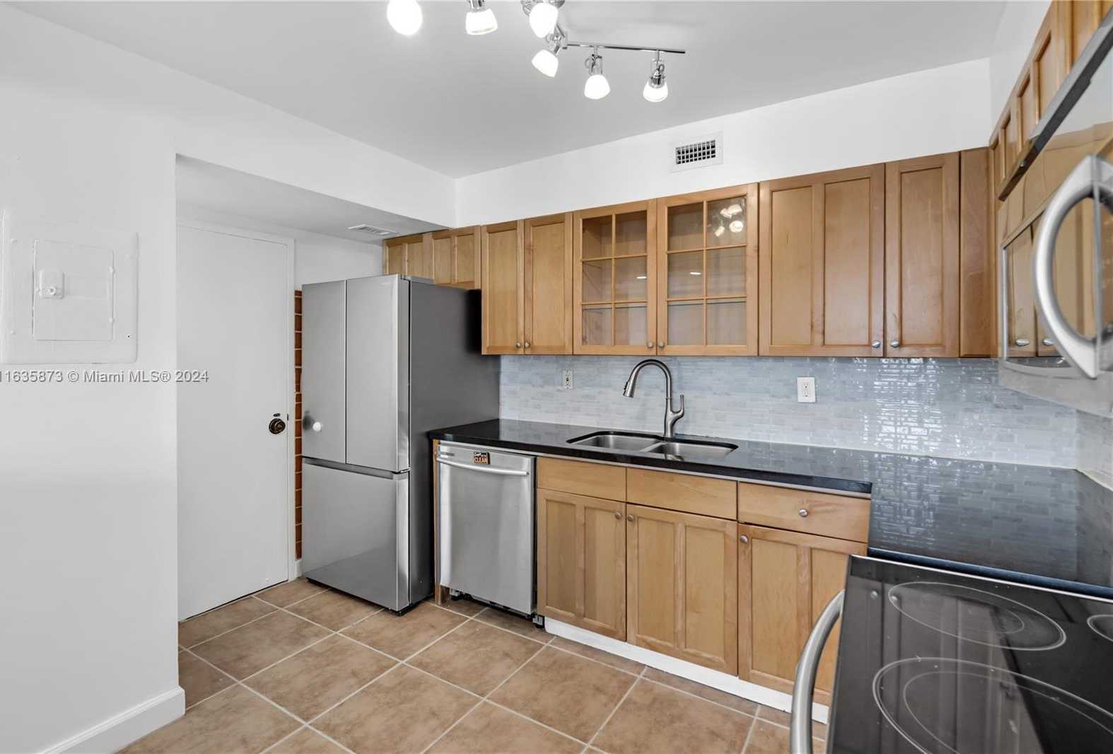 Small Image of 10101 EAST BAY HARBOR DR #608, Bay Harbor Islands Number 21