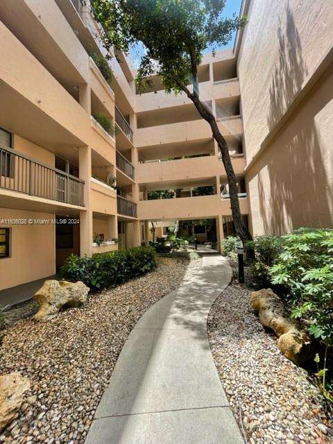 Small Image of 6800 CYPRESS RD #401, Plantation Number 3
