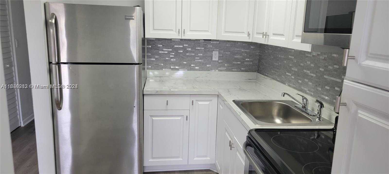 Small Image of 9061 SUNRISE LAKES BLVD #116, Sunrise Number 2