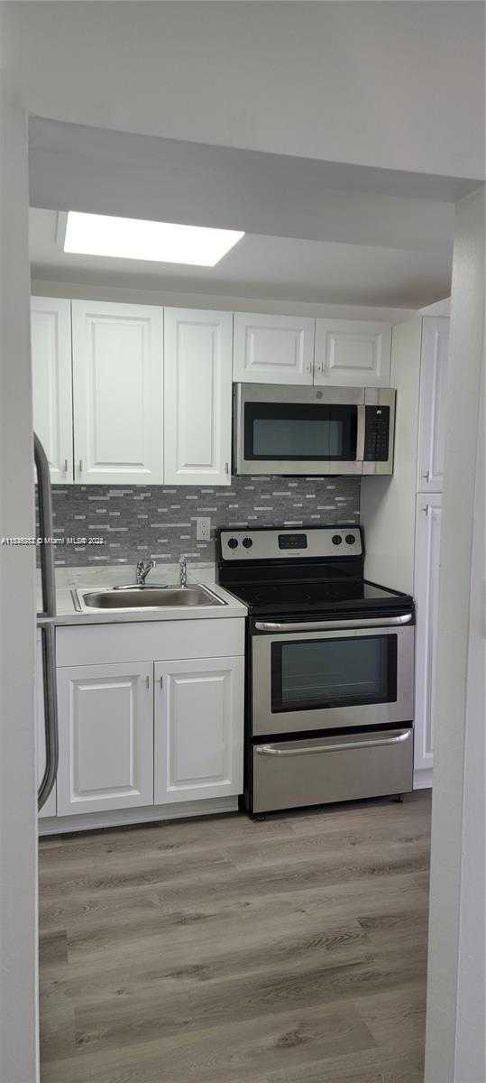 Small Image of 9061 SUNRISE LAKES BLVD #116, Sunrise Number 3