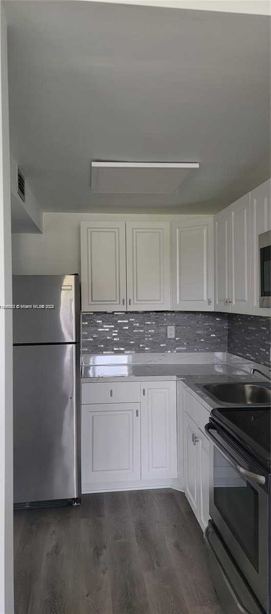 Small Image of 9061 SUNRISE LAKES BLVD #116, Sunrise Number 4