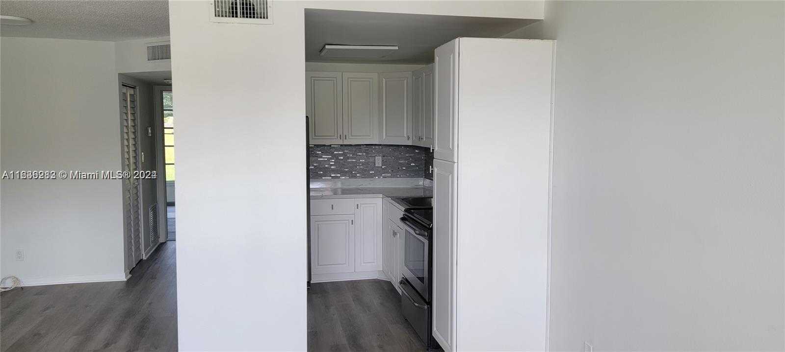 Small Image of 9061 SUNRISE LAKES BLVD #116, Sunrise Number 5