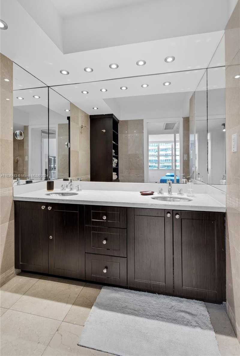 Small Image of 5161 Collins Ave, Miami Beach, FL 33140, USA Number 10