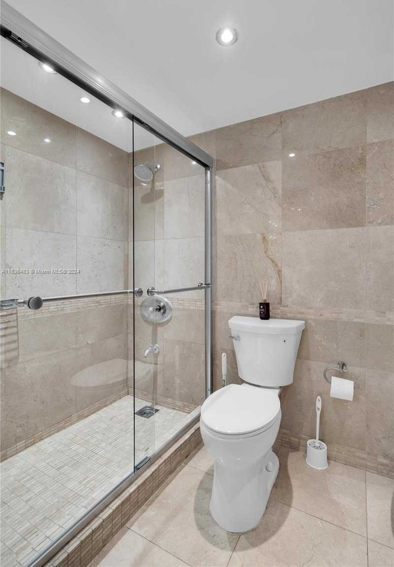 Small Image of 5161 Collins Ave, Miami Beach, FL 33140, USA Number 14