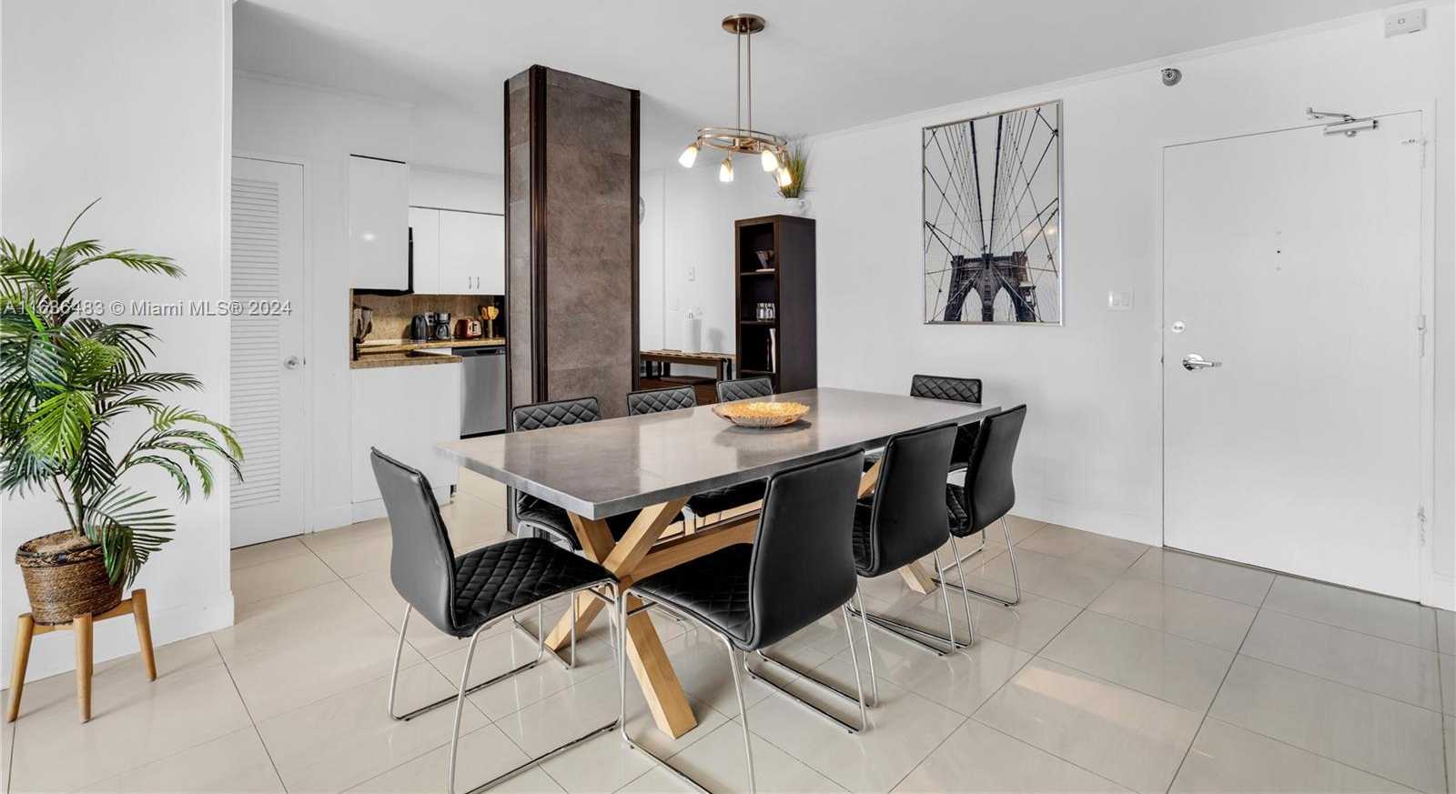 Small Image of 5161 Collins Ave, Miami Beach, FL 33140, USA Number 3
