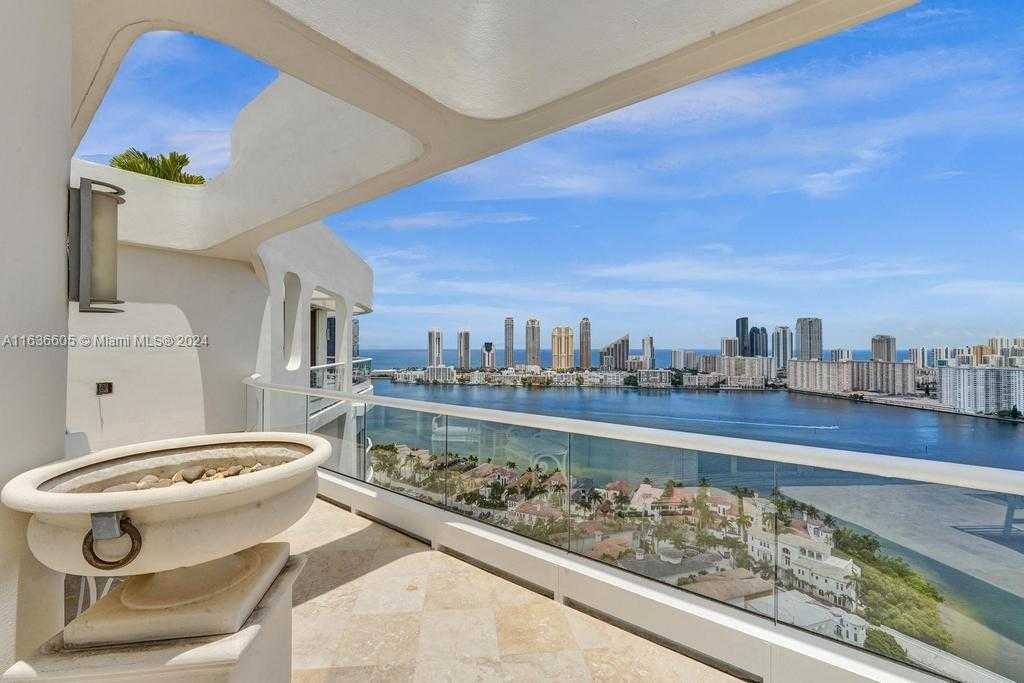 Small Image of 7000 ISLAND BLVD #PH-02, Aventura Number 23