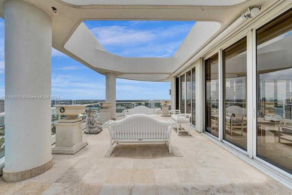 Small Image of 7000 ISLAND BLVD #PH-02, Aventura Number 26