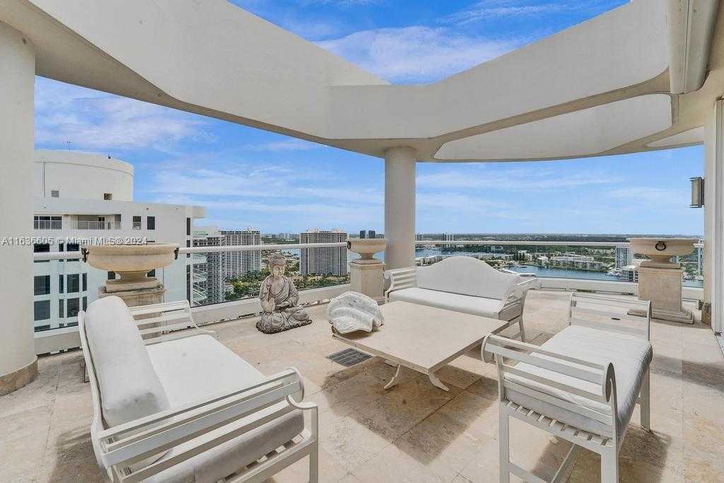 Small Image of 7000 ISLAND BLVD #PH-02, Aventura Number 27