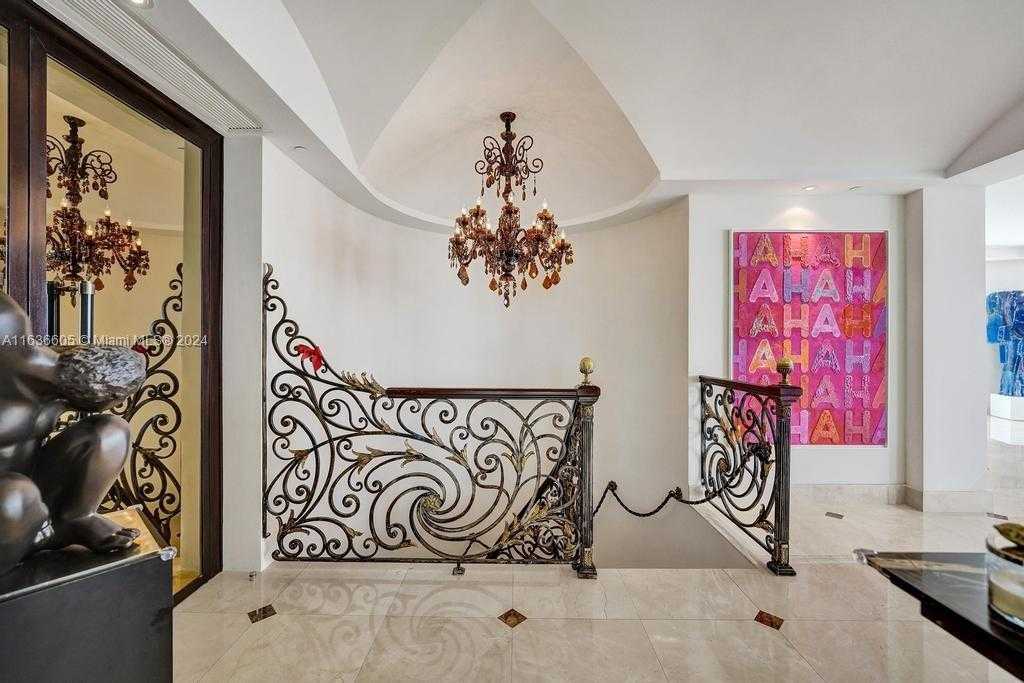 Small Image of 7000 ISLAND BLVD #PH-02, Aventura Number 3