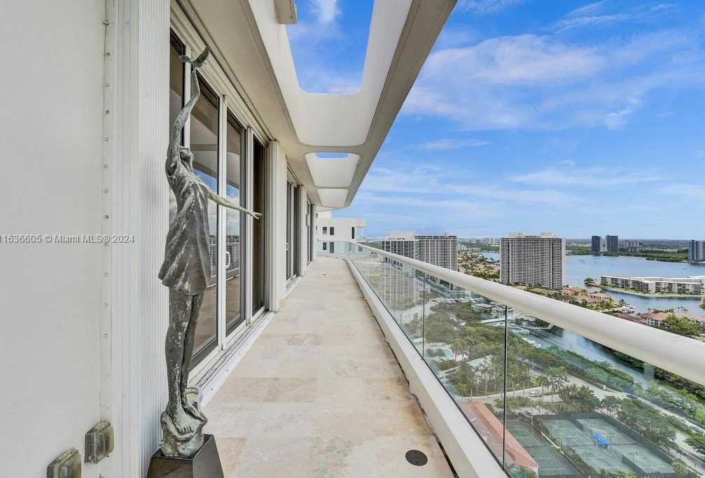Small Image of 7000 ISLAND BLVD #PH-02, Aventura Number 31