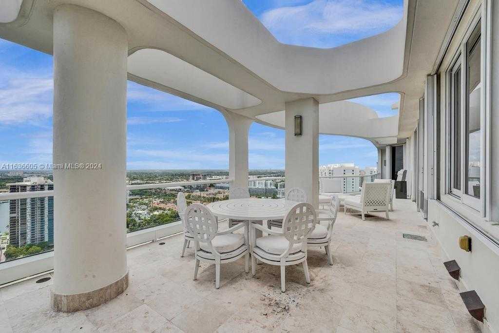 Small Image of 7000 ISLAND BLVD #PH-02, Aventura Number 32