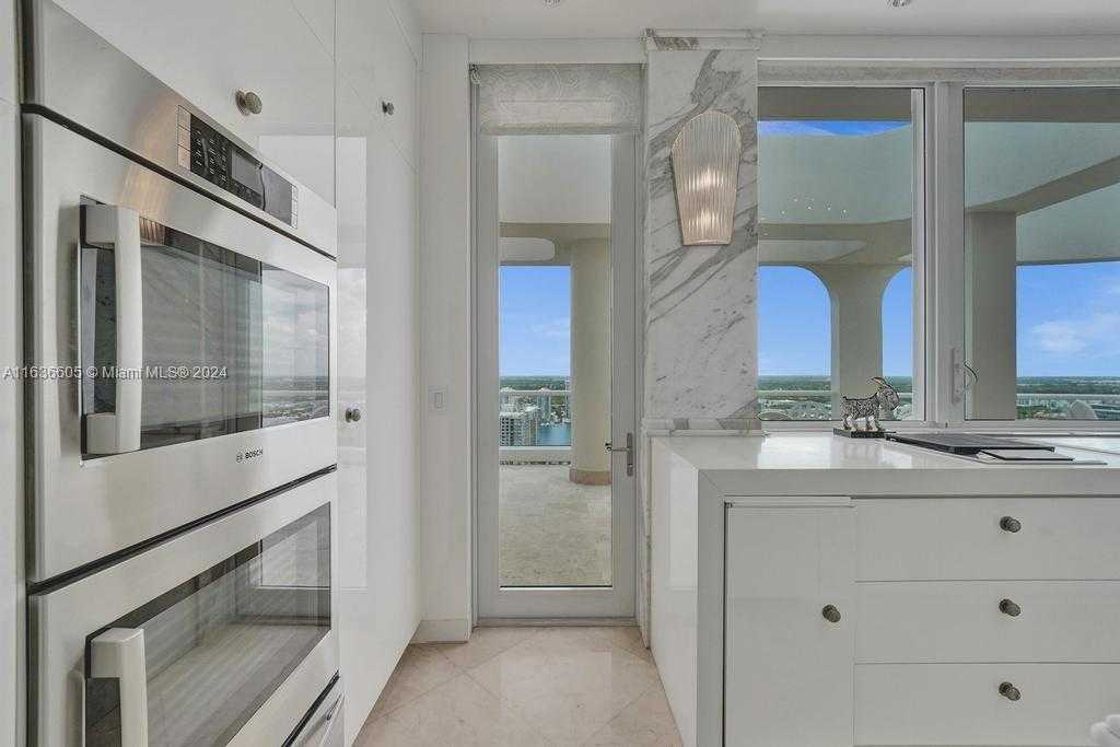 Small Image of 7000 ISLAND BLVD #PH-02, Aventura Number 40