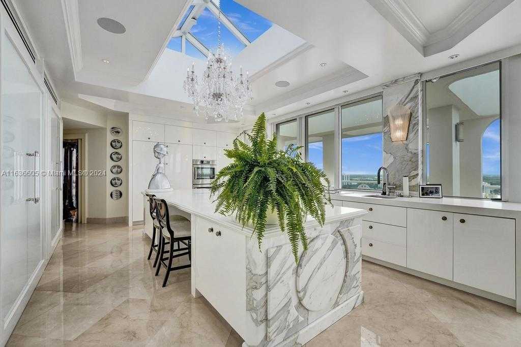 Small Image of 7000 ISLAND BLVD #PH-02, Aventura Number 43