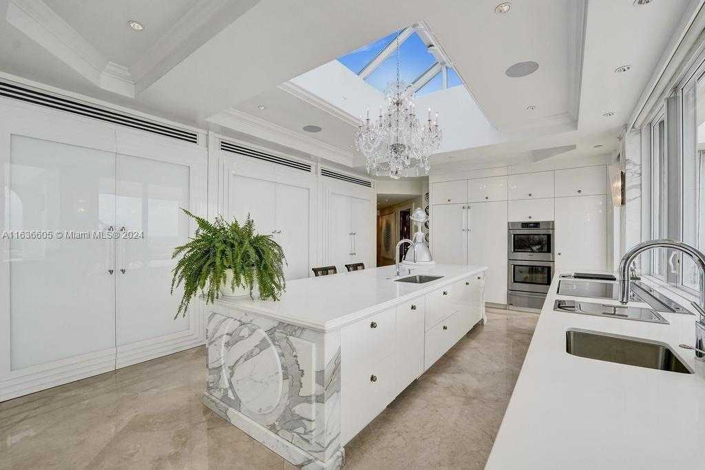 Small Image of 7000 ISLAND BLVD #PH-02, Aventura Number 44