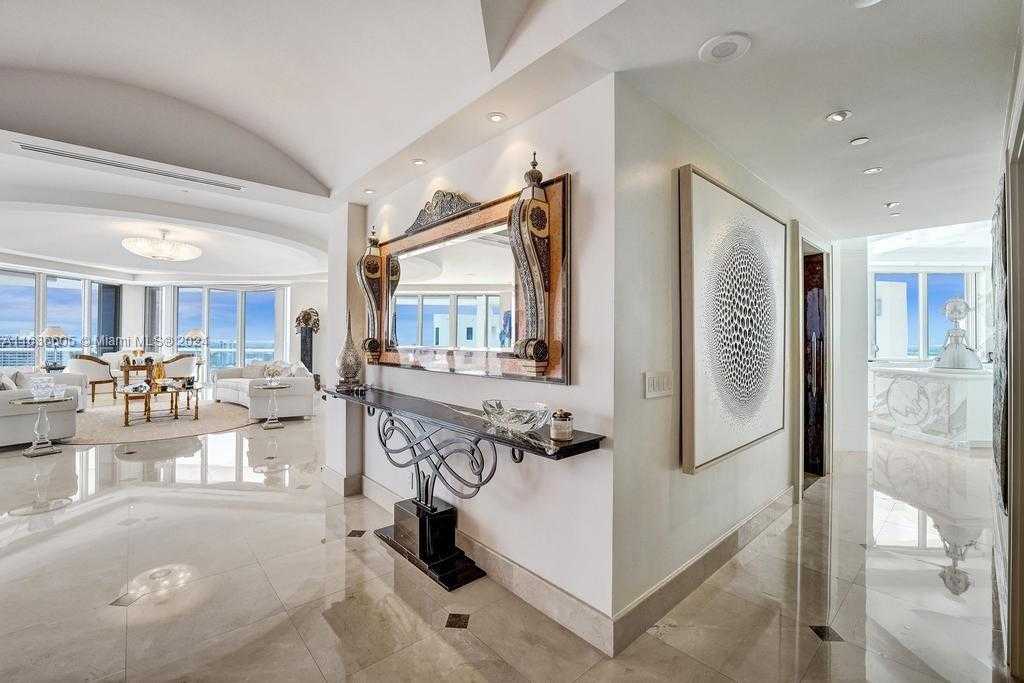 Small Image of 7000 ISLAND BLVD #PH-02, Aventura Number 5