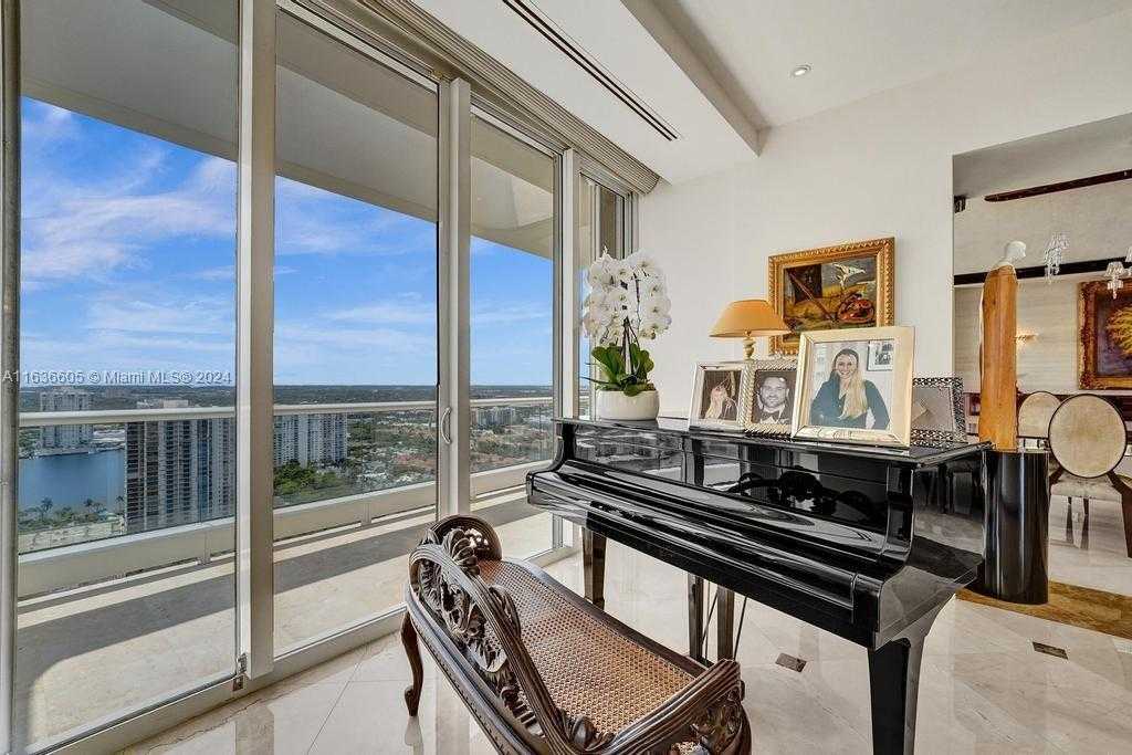 Small Image of 7000 ISLAND BLVD #PH-02, Aventura Number 8