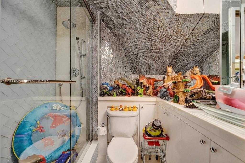 Small Image of 7000 ISLAND BLVD #PH-02, Aventura Number 91