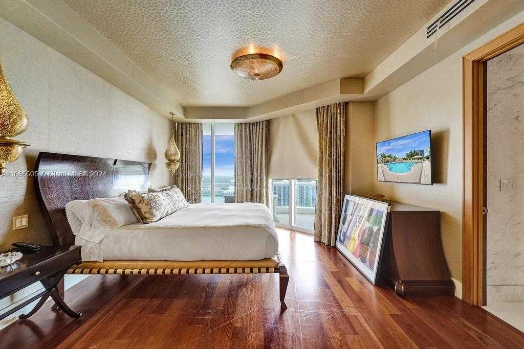 Small Image of 7000 ISLAND BLVD #PH-02, Aventura Number 92