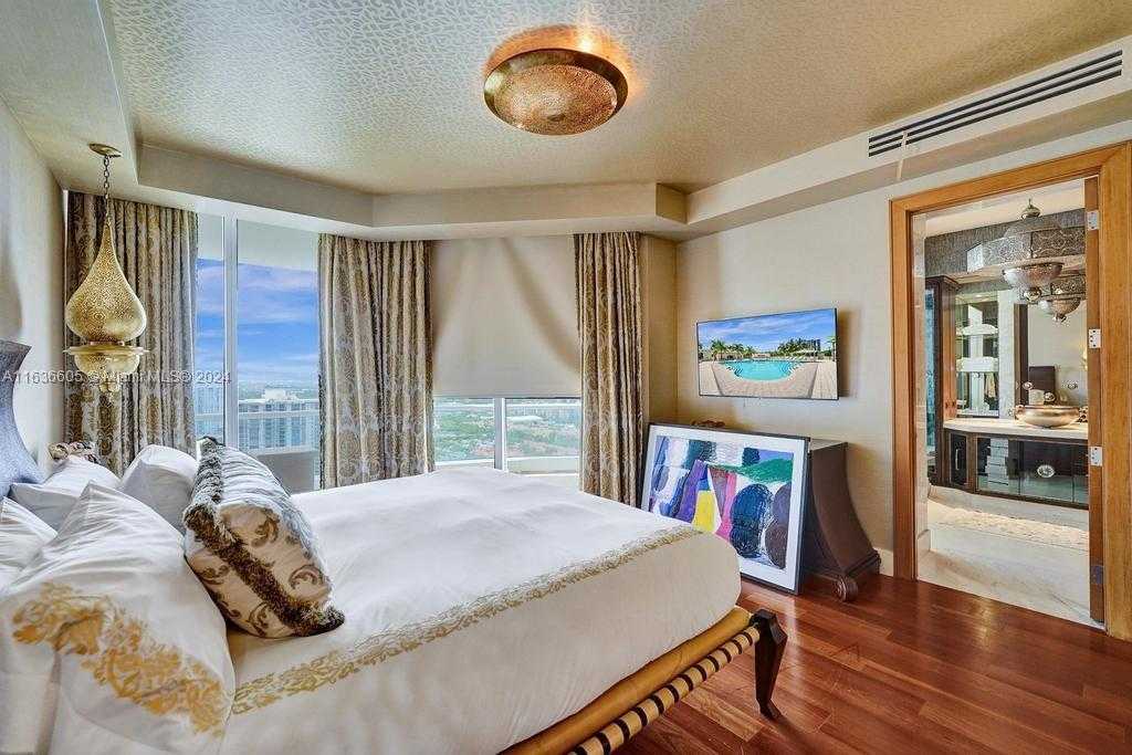Small Image of 7000 ISLAND BLVD #PH-02, Aventura Number 94