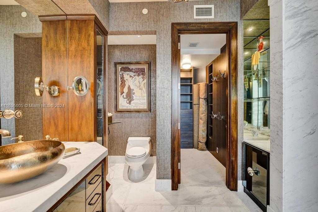 Small Image of 7000 ISLAND BLVD #PH-02, Aventura Number 99