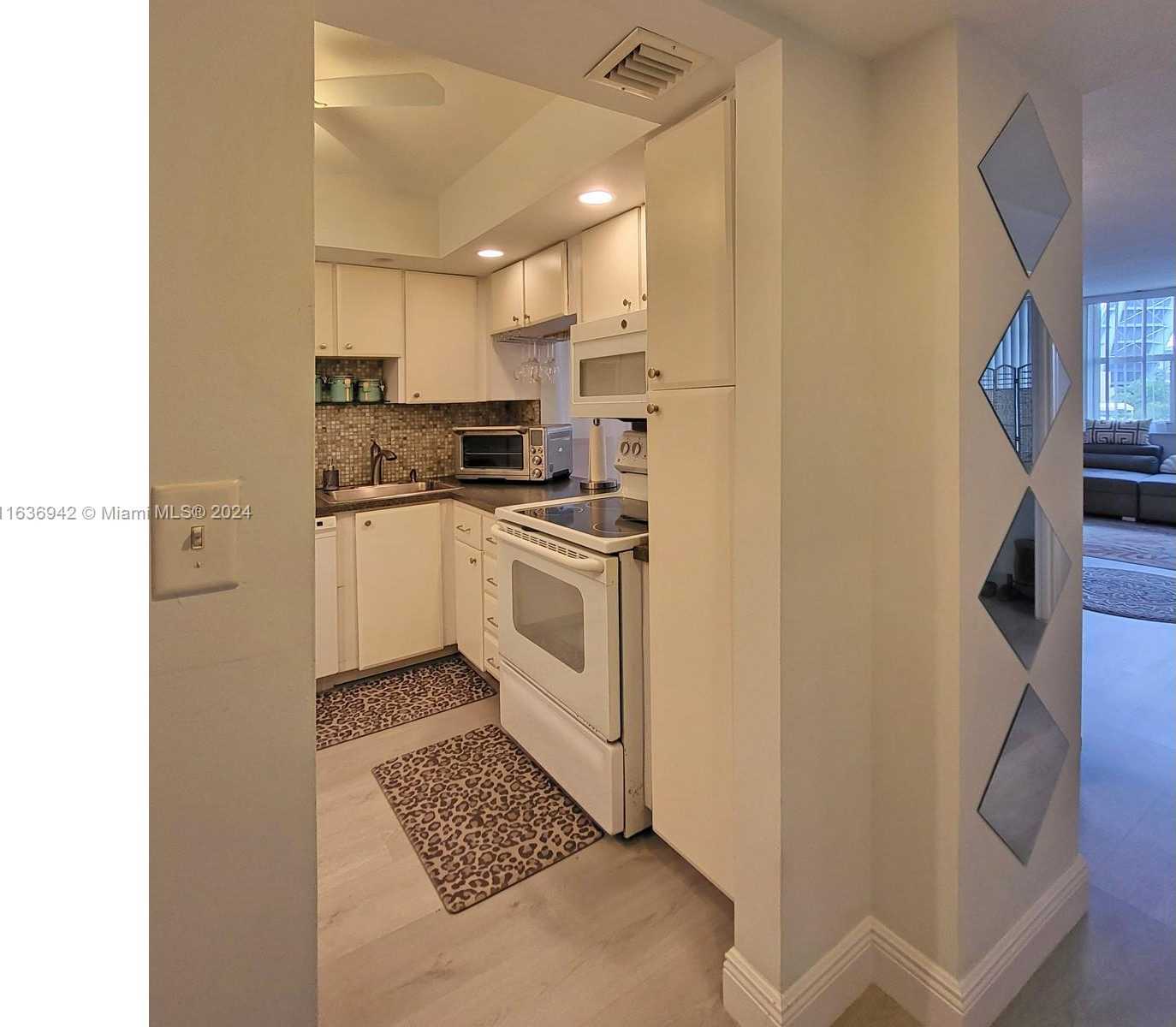 Small Image of 1825 SOUTH OCEAN DR #206, Hallandale Beach Number 9