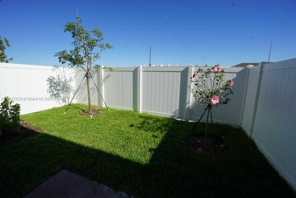 Small Image of 11011 WEST 33RD LN, Miami Lakes Number 13