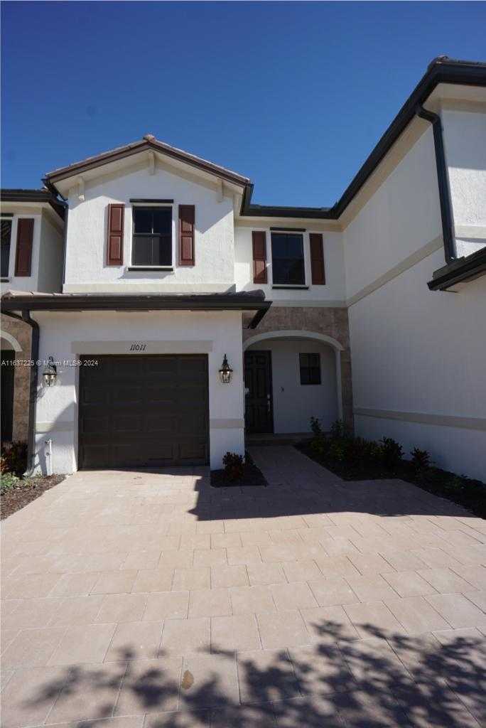 Small Image of 11011 WEST 33RD LN, Miami Lakes Number 14