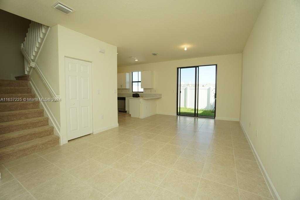 Small Image of 11011 WEST 33RD LN, Miami Lakes Number 7