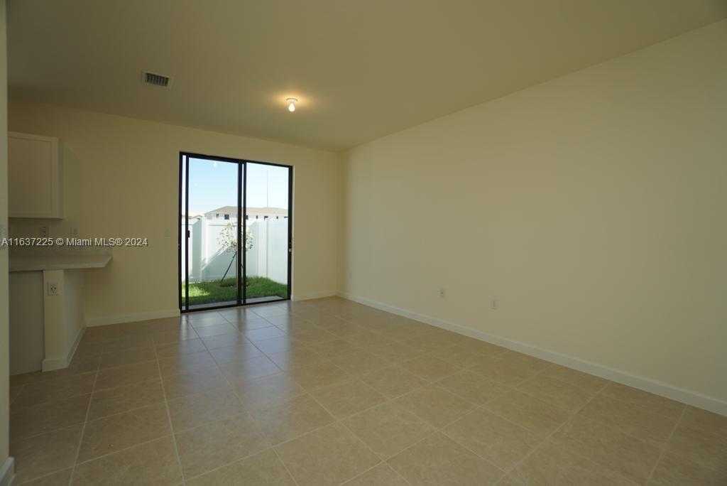 Small Image of 11011 WEST 33RD LN, Miami Lakes Number 8