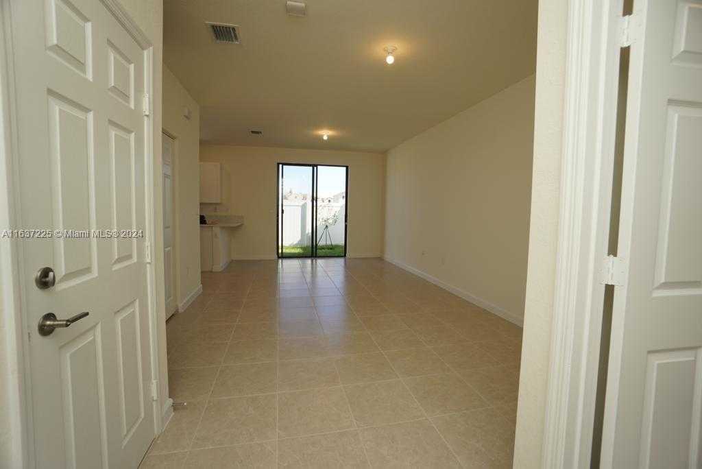 Small Image of 11011 WEST 33RD LN, Miami Lakes Number 9