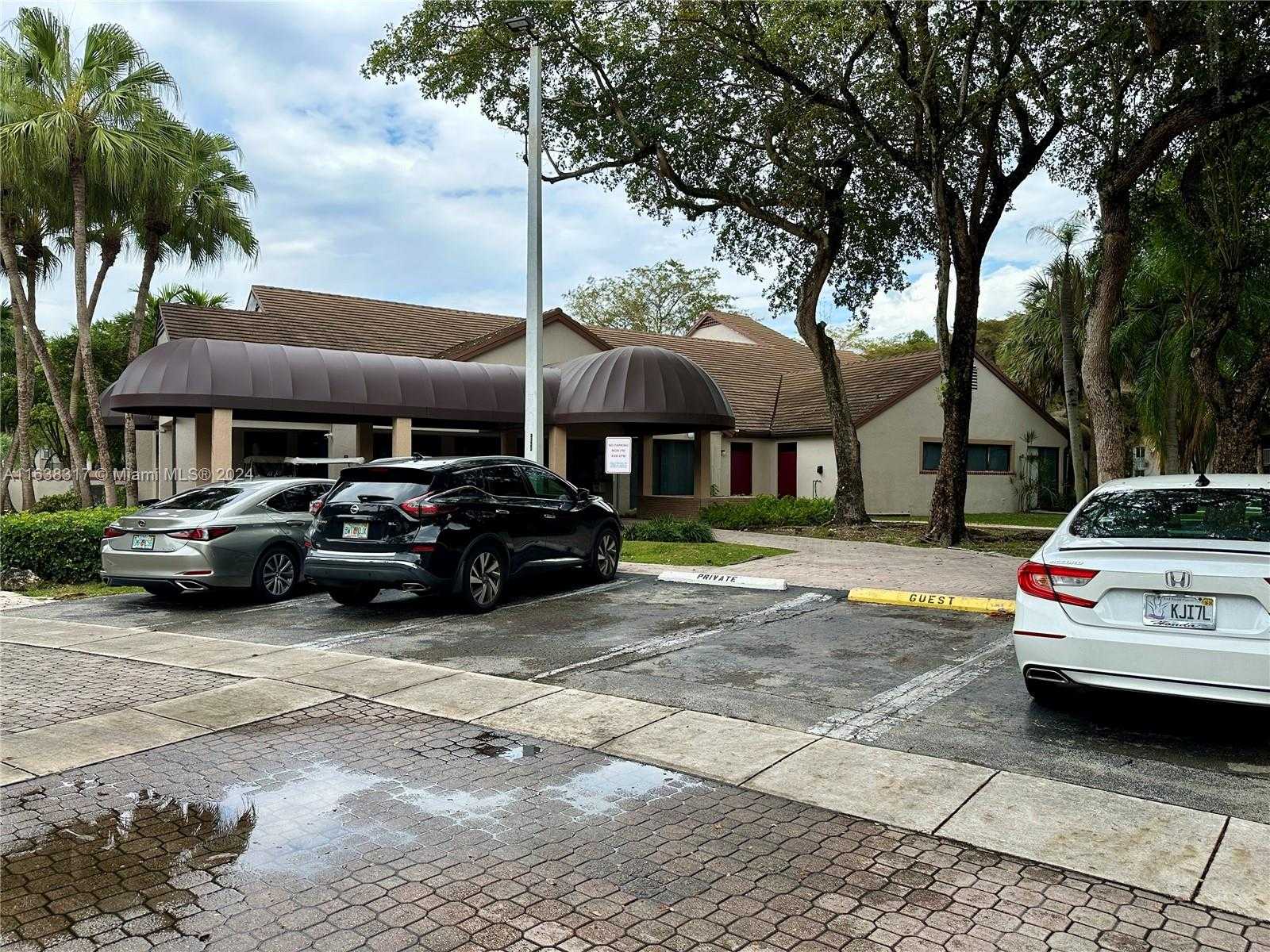 Small Image of 9435 140th Ct, Miami, FL 33186, USA Number 10