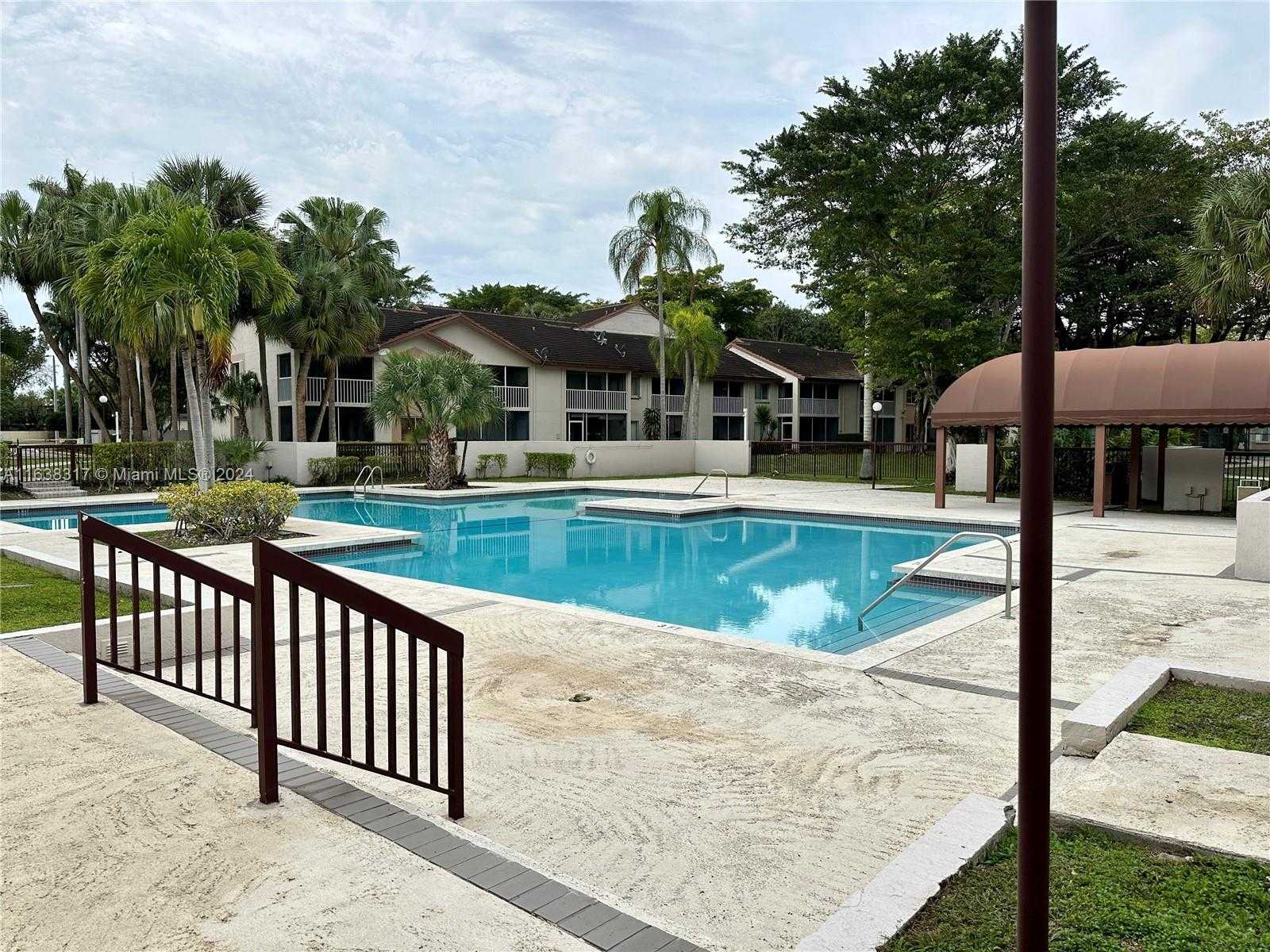 Small Image of 9435 140th Ct, Miami, FL 33186, USA Number 11