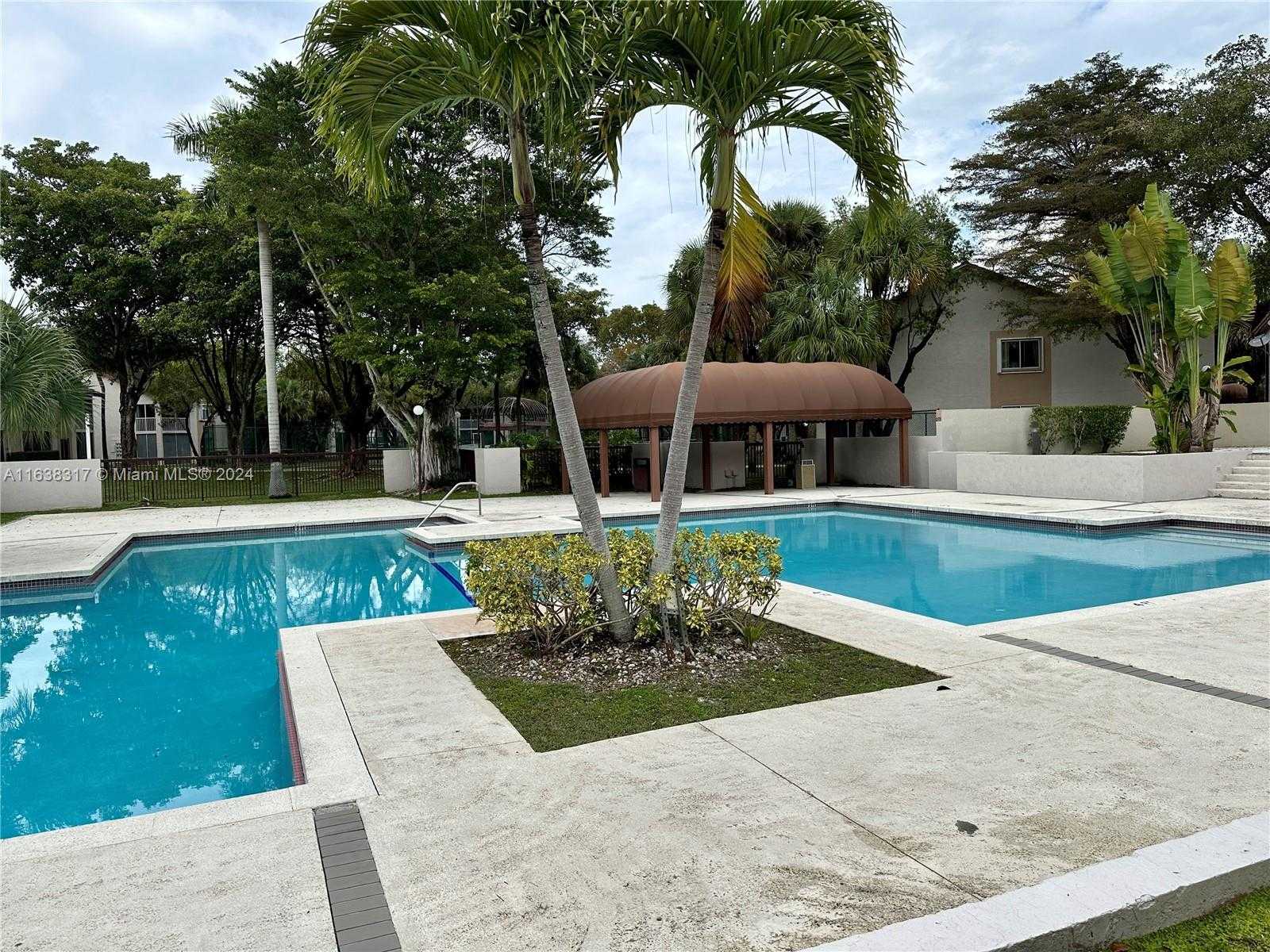 Small Image of 9435 140th Ct, Miami, FL 33186, USA Number 12