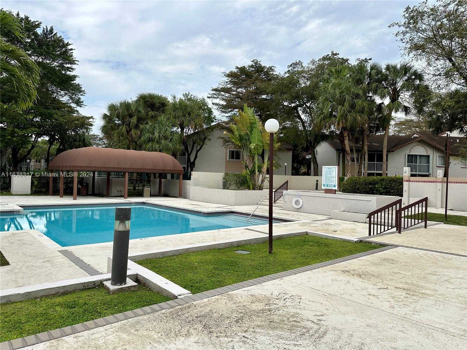 Small Image of 9435 140th Ct, Miami, FL 33186, USA Number 13