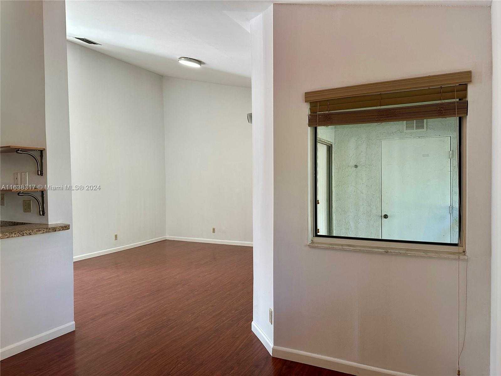 Small Image of 9435 140th Ct, Miami, FL 33186, USA Number 15