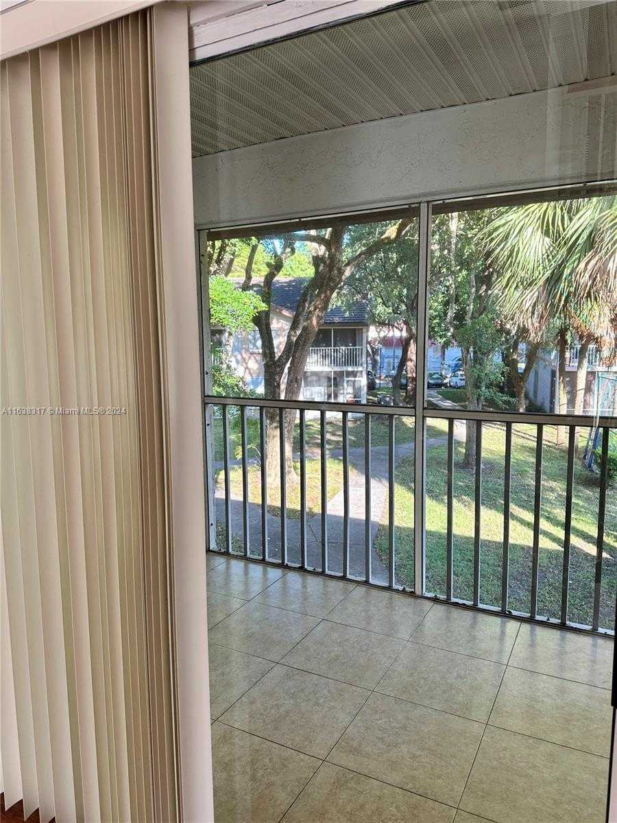 Small Image of 9435 140th Ct, Miami, FL 33186, USA Number 19