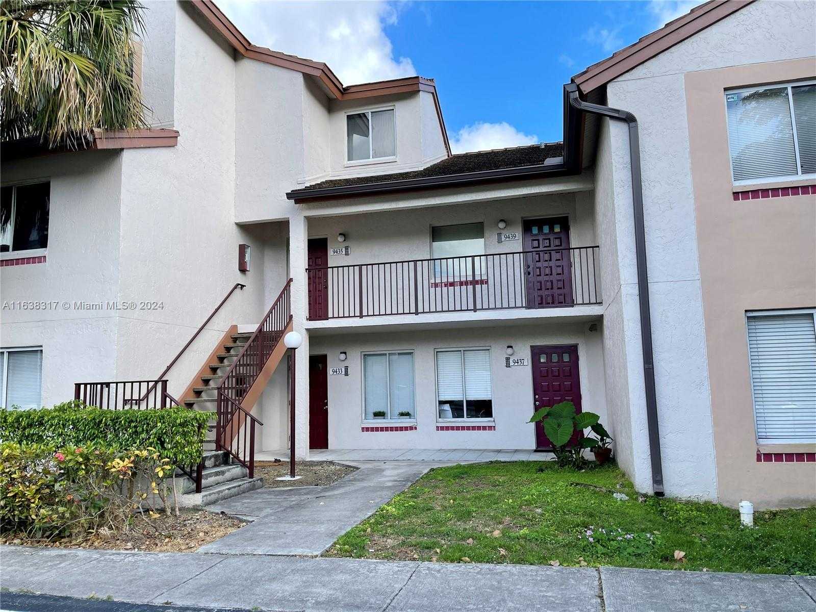 Small Image of 9435 140th Ct, Miami, FL 33186, USA Number 2