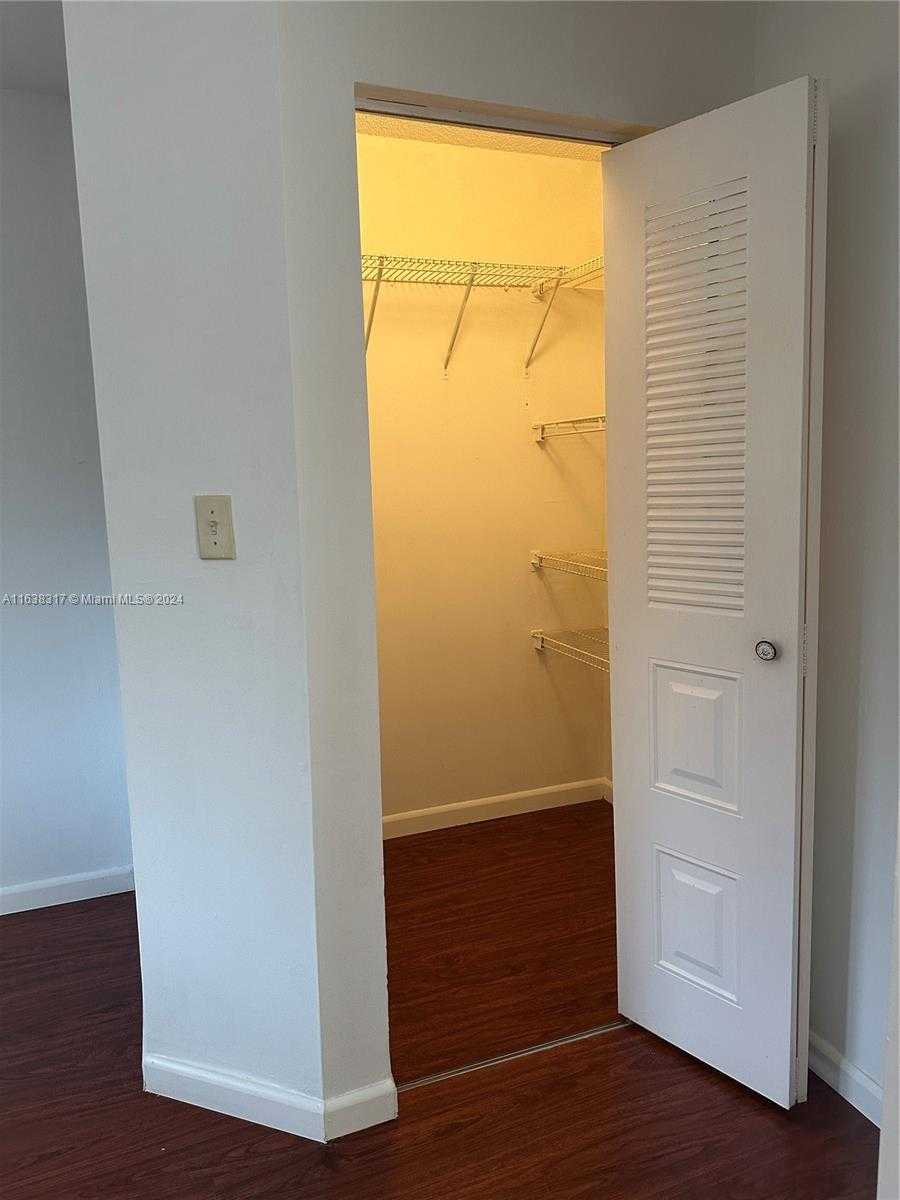 Small Image of 9435 140th Ct, Miami, FL 33186, USA Number 27
