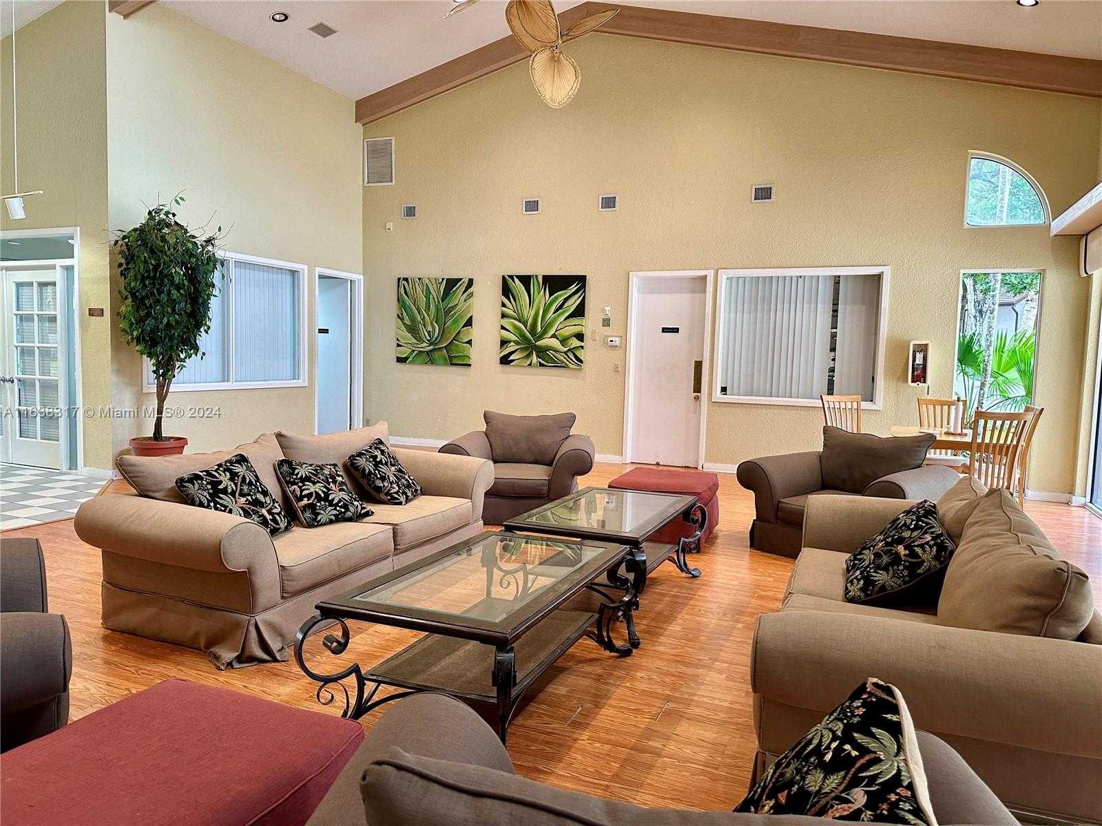 Small Image of 9435 140th Ct, Miami, FL 33186, USA Number 8