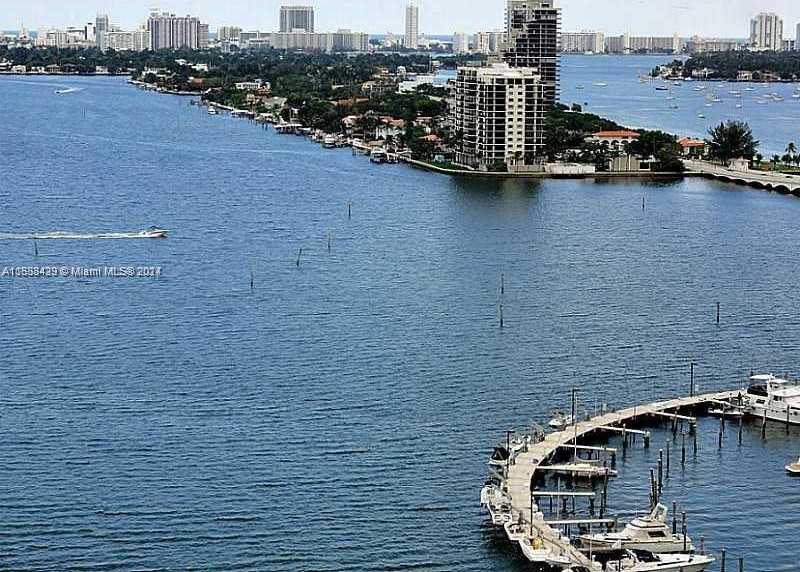 Small Image of Opera Tower, 1750 N Bayshore Dr, Miami, FL 33132, USA Number 4