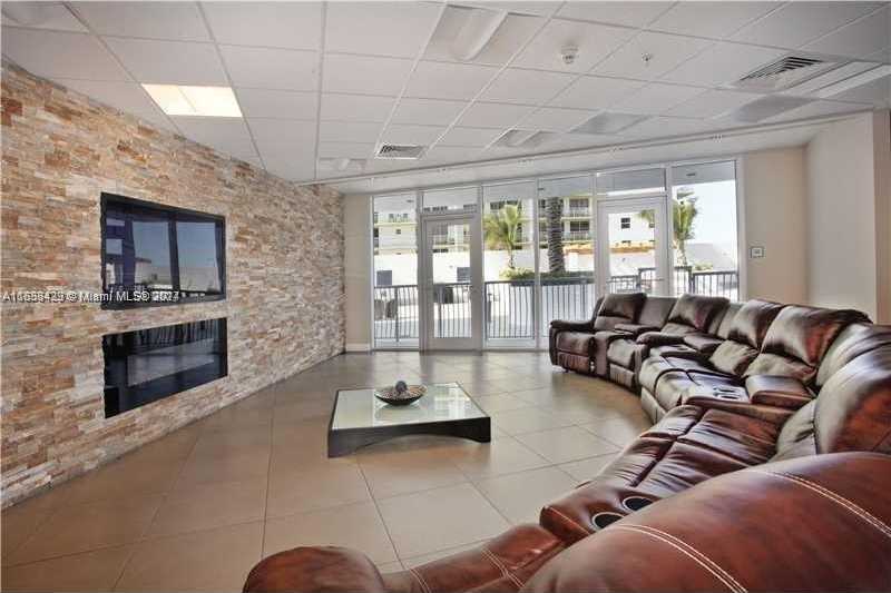 Small Image of Opera Tower, 1750 N Bayshore Dr, Miami, FL 33132, USA Number 8