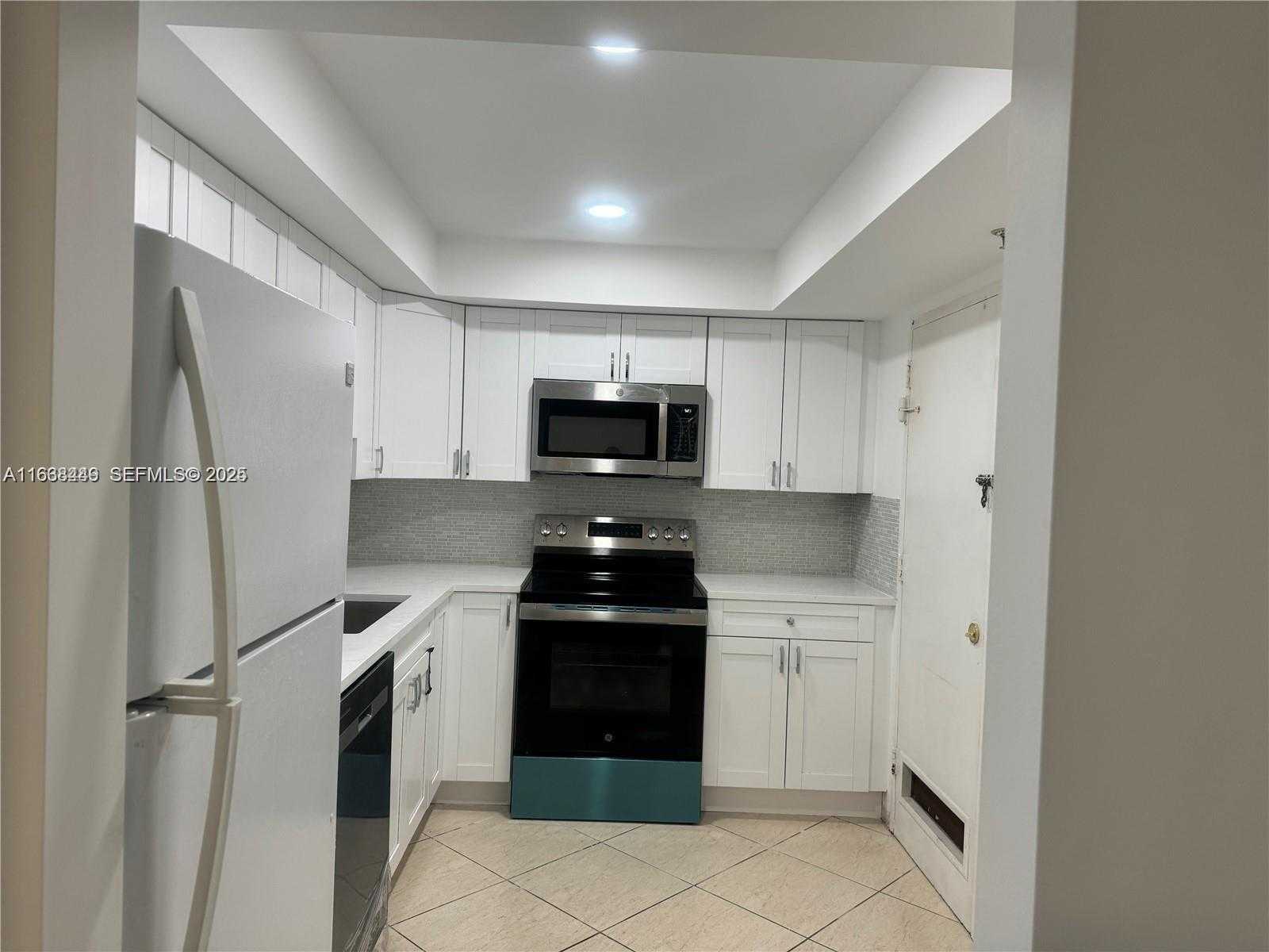 Small Image of 400 KINGS POINT DR #320, Sunny Isles Beach Number 27