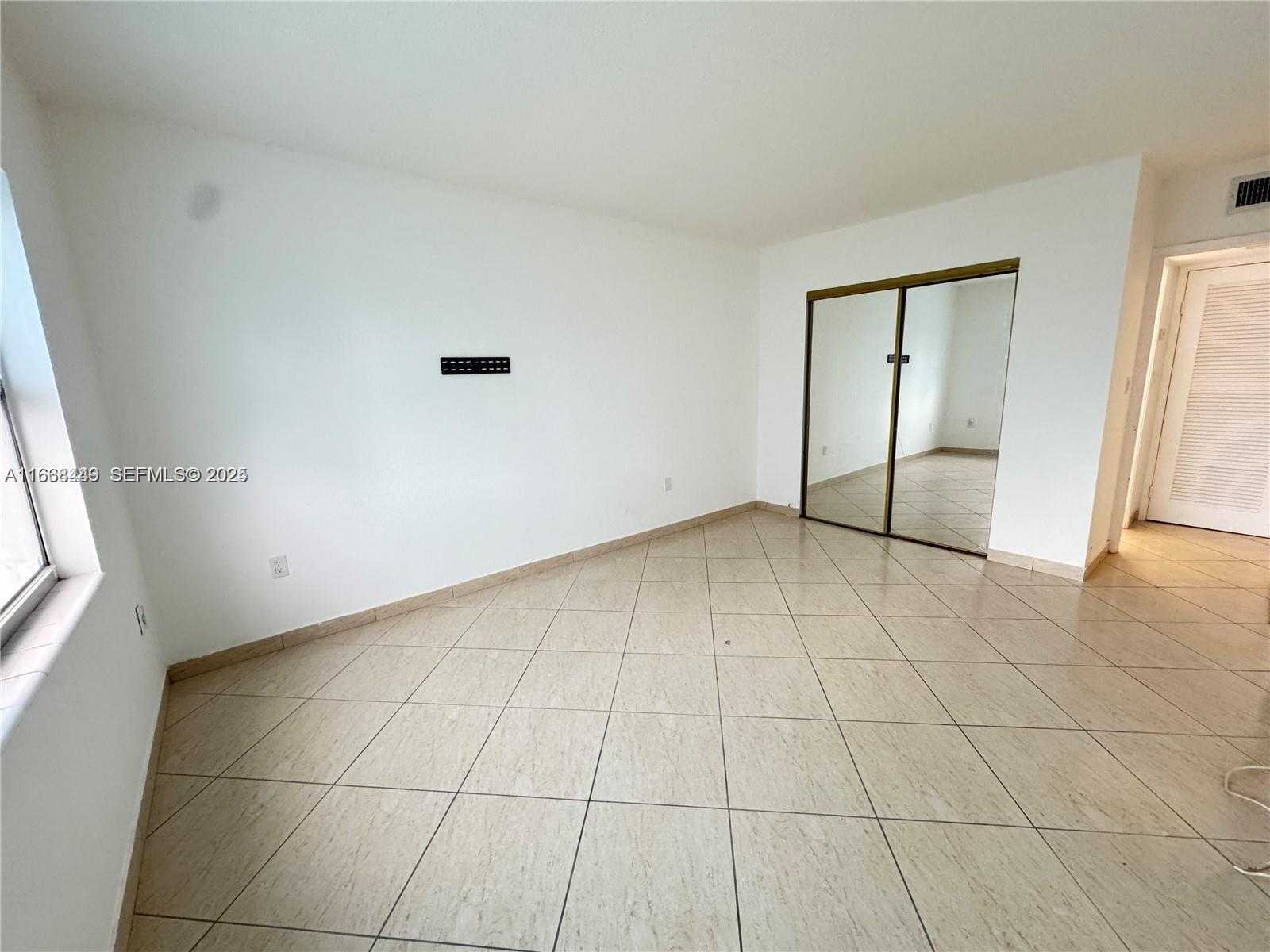 Small Image of 400 KINGS POINT DR #320, Sunny Isles Beach Number 33