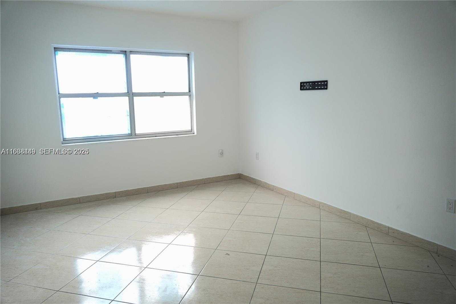 Small Image of 400 KINGS POINT DR #320, Sunny Isles Beach Number 36