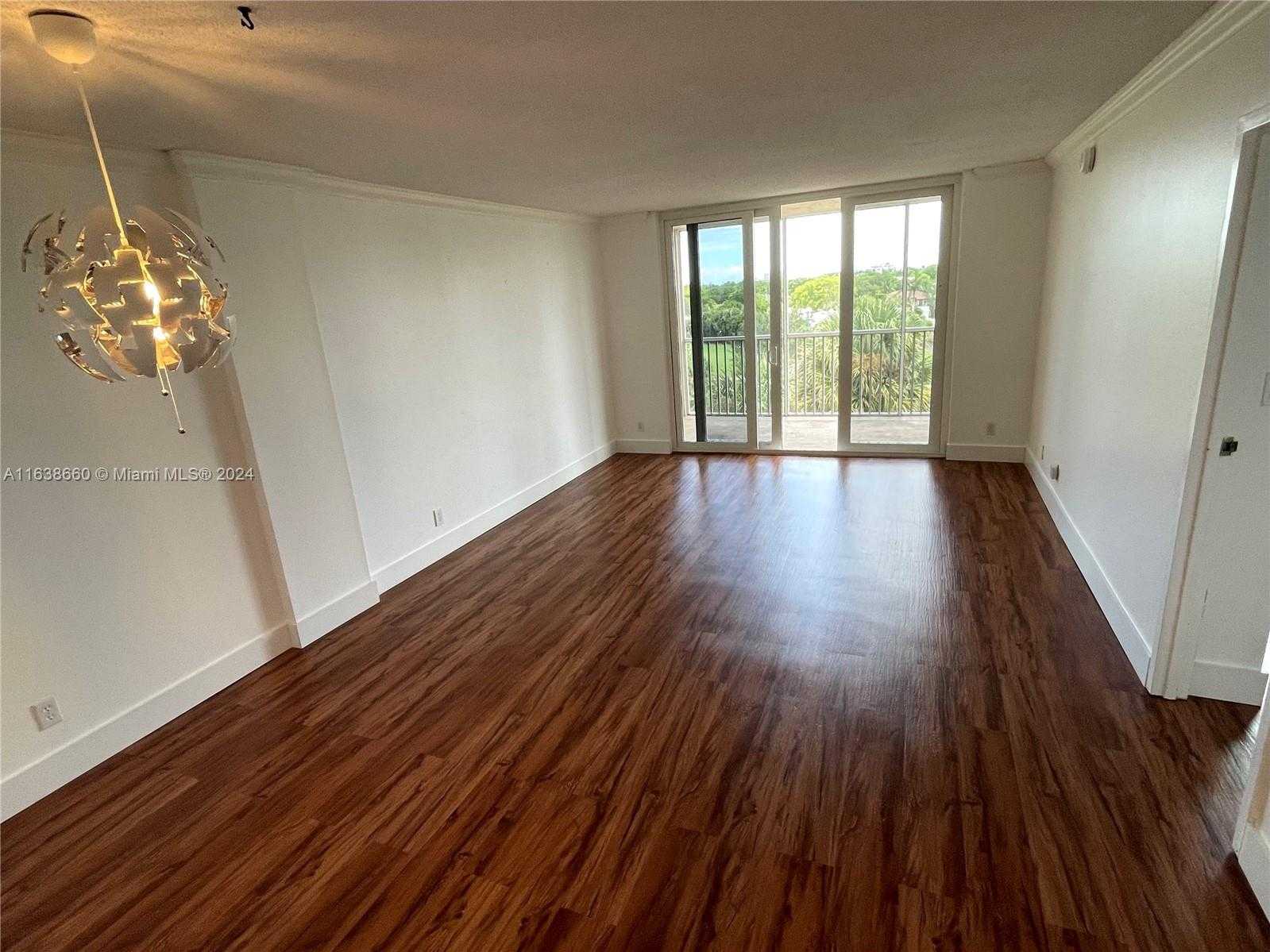 Small Image of 250 Jacaranda Dr, Plantation, FL 33324, USA Number 10