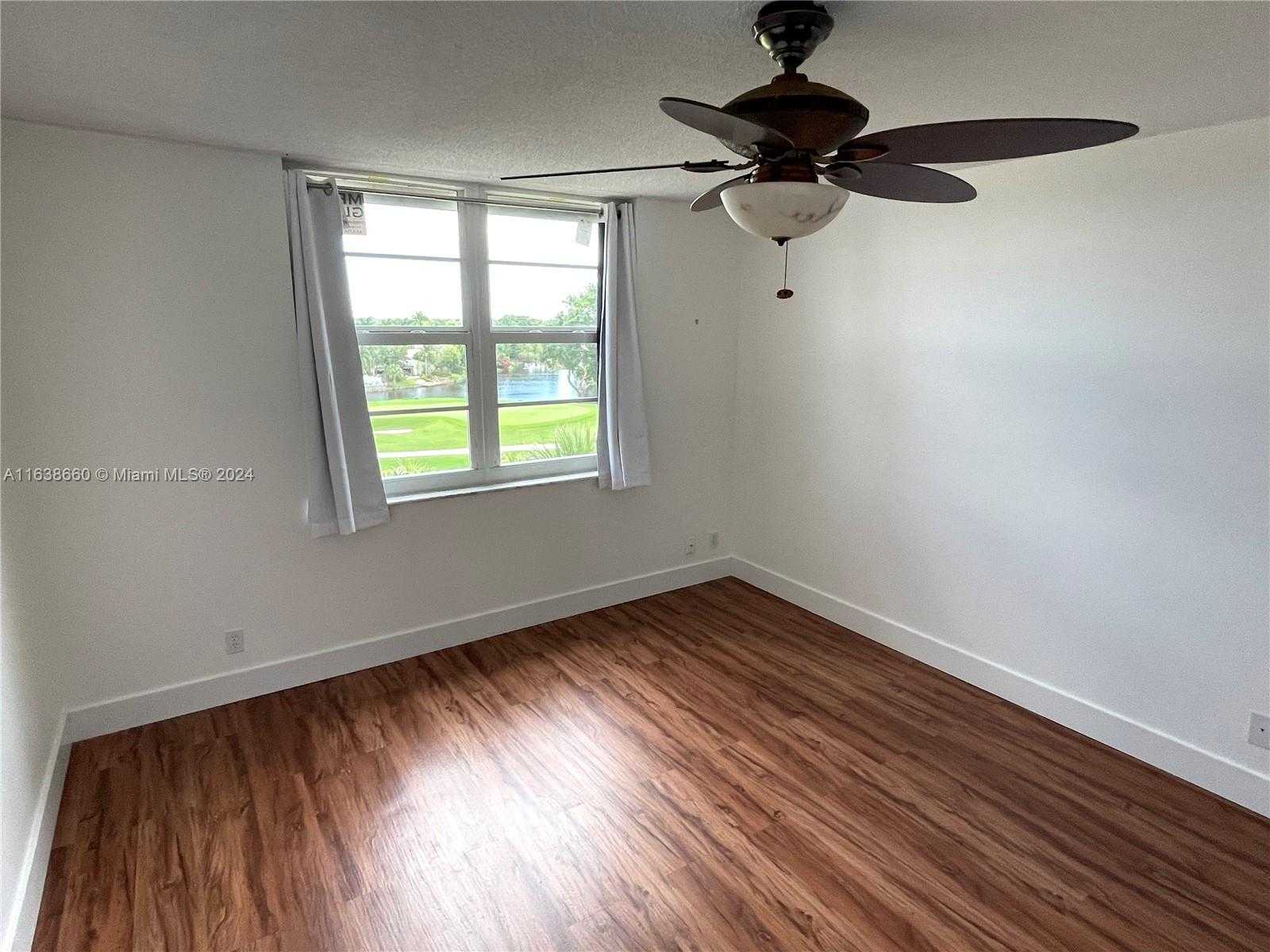 Small Image of 250 Jacaranda Dr, Plantation, FL 33324, USA Number 12