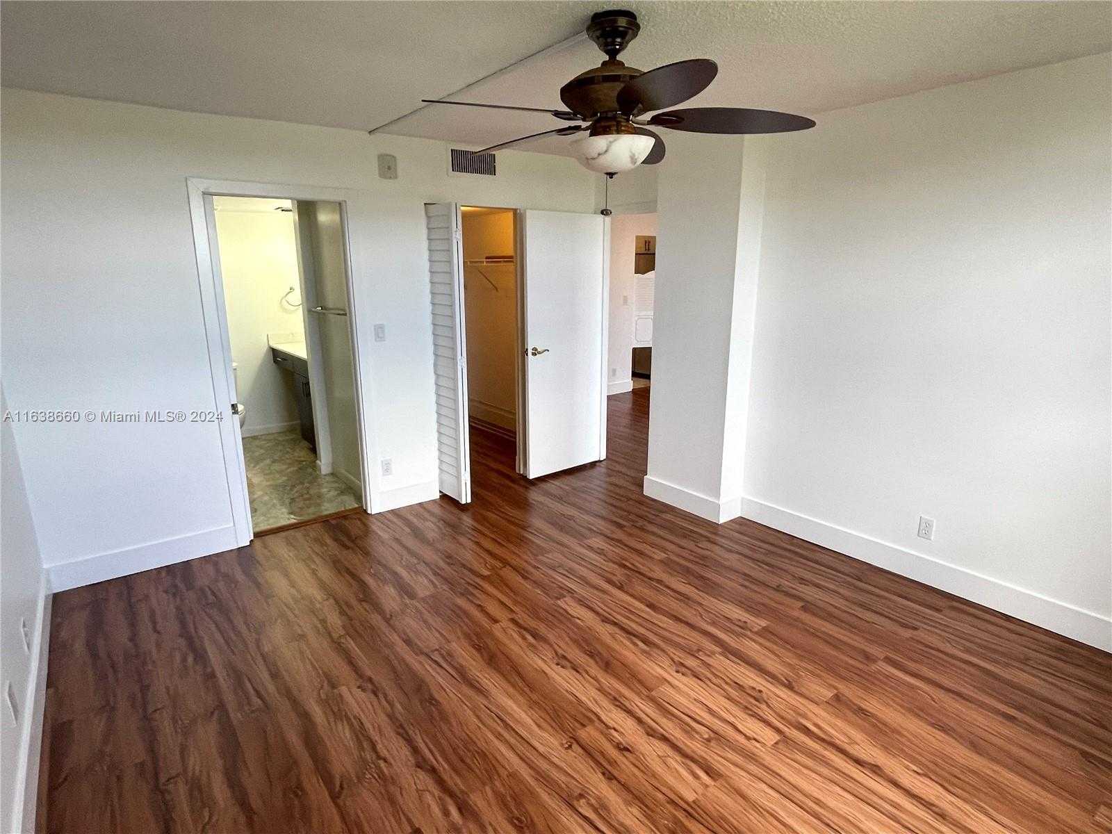 Small Image of 250 Jacaranda Dr, Plantation, FL 33324, USA Number 13
