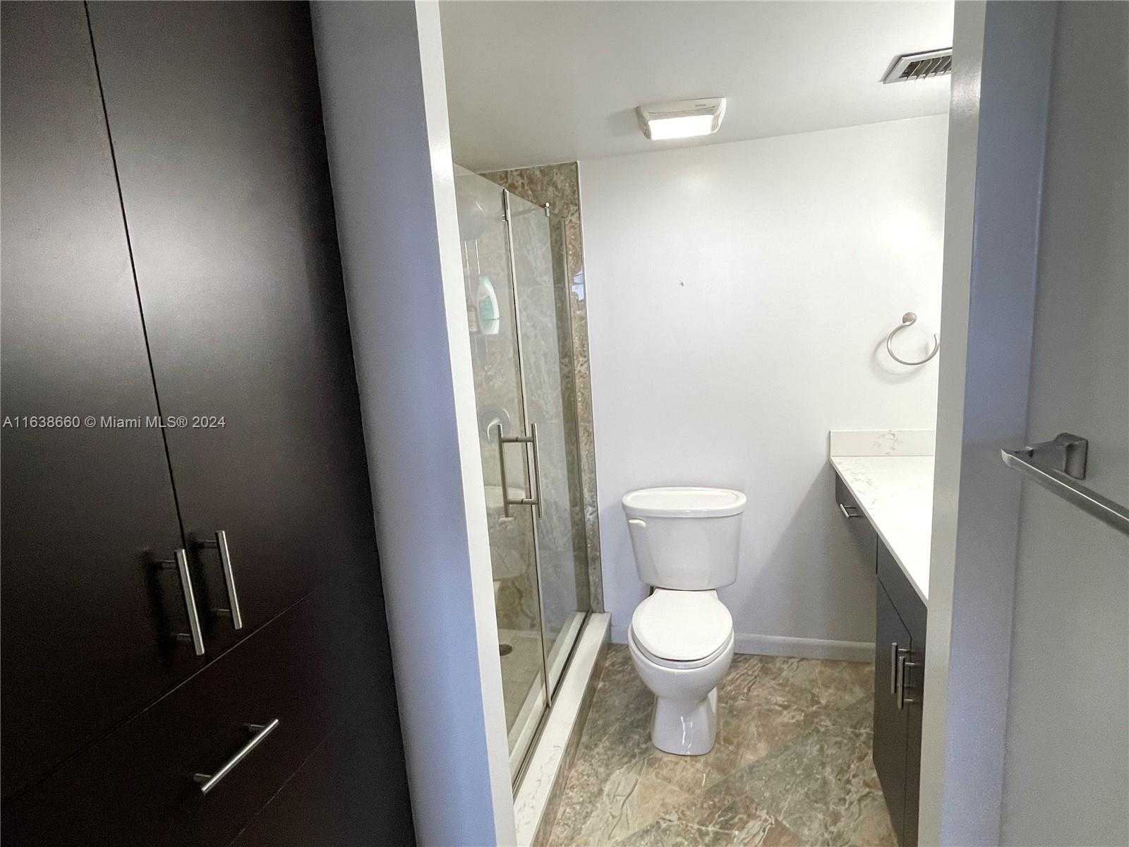 Small Image of 250 Jacaranda Dr, Plantation, FL 33324, USA Number 15
