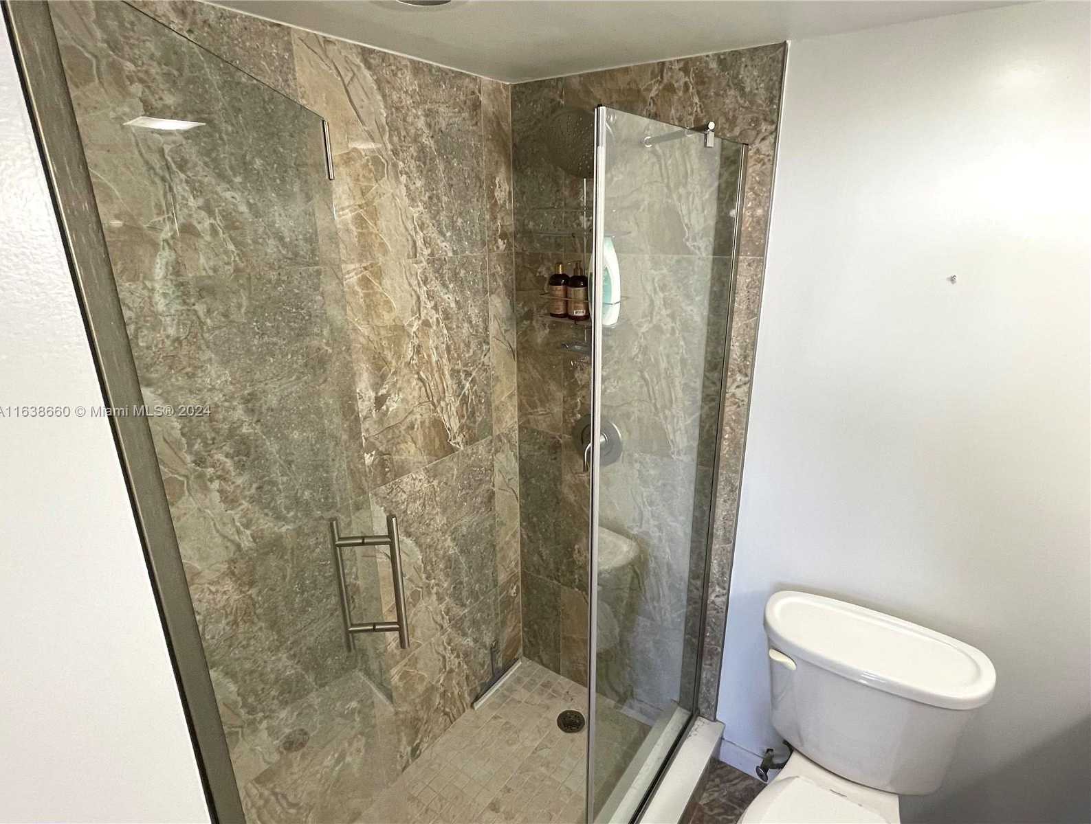 Small Image of 250 Jacaranda Dr, Plantation, FL 33324, USA Number 17
