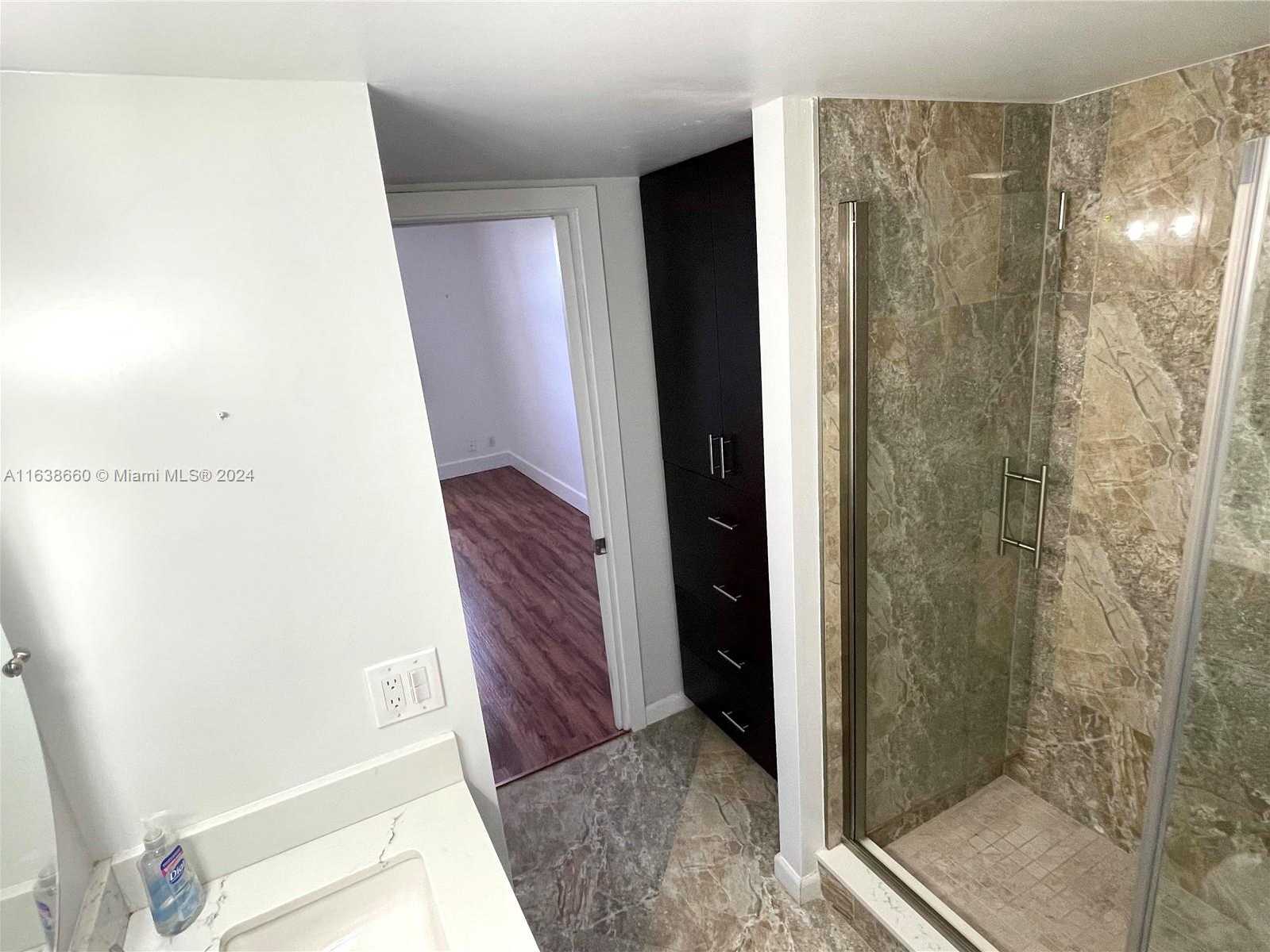 Small Image of 250 Jacaranda Dr, Plantation, FL 33324, USA Number 18